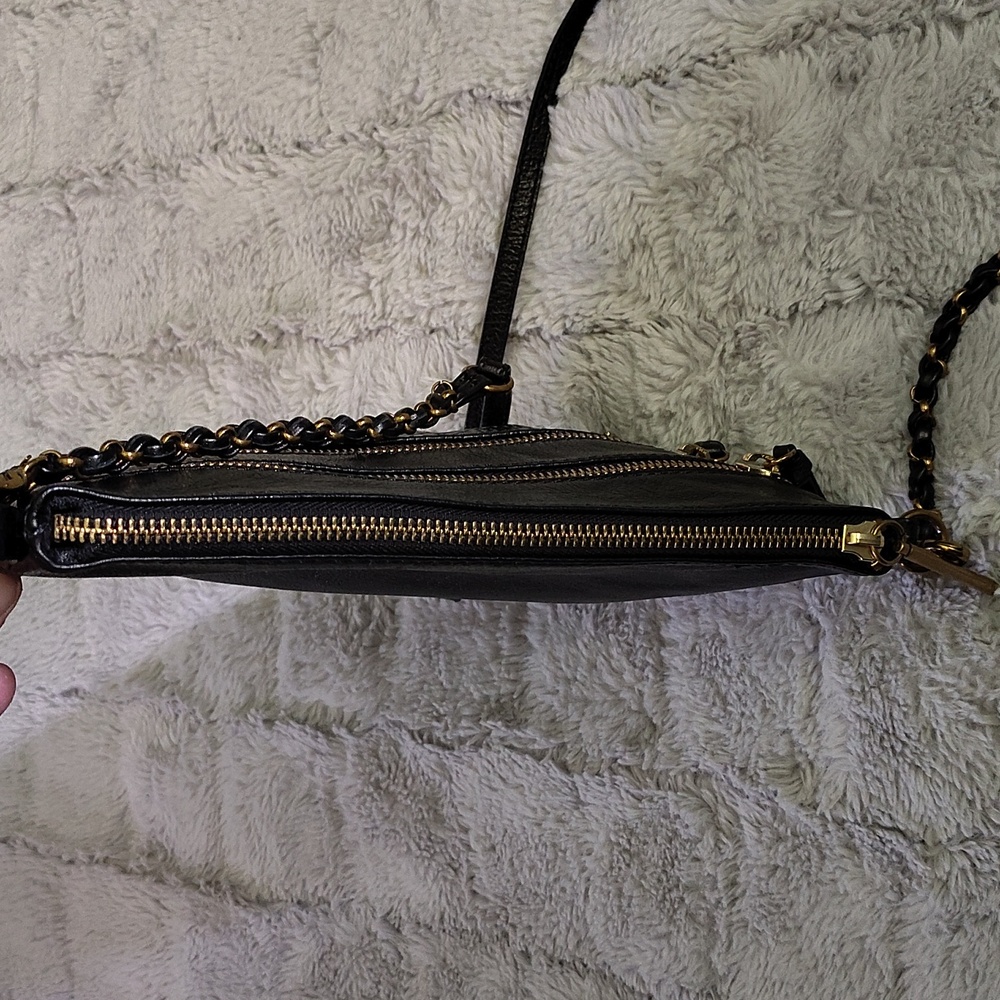 🖤 Elliott Lucca Black and Gold Crossbody Zipper Bag. Very Cool 😎 - Picture 14 of 16